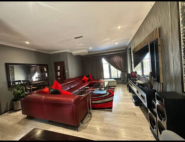3 BEDROOM HOUSE FOR SALE IN LEONDALE